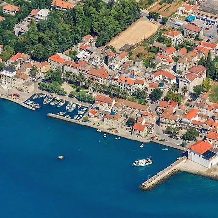 Elysium - Family House With Heated Pool Kastela