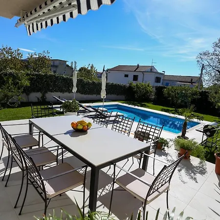 Vila Elysium - Family House With Heated Pool Kastela