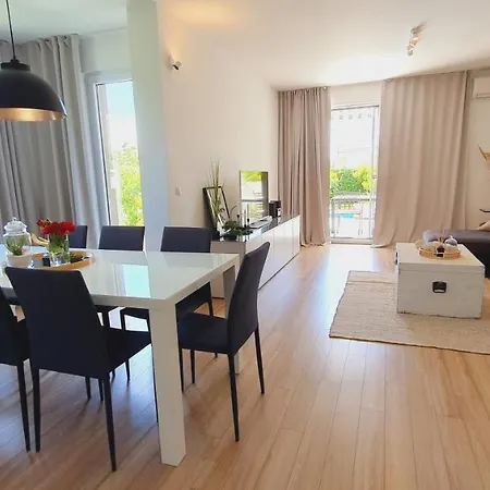 Elysium - Family House With Heated Pool Vila Kastela