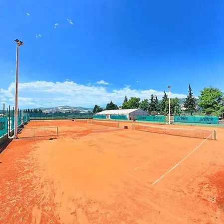 Elysium - Family House With Heated Pool * Kastela