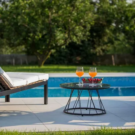 Elysium - Family House With Heated Pool *