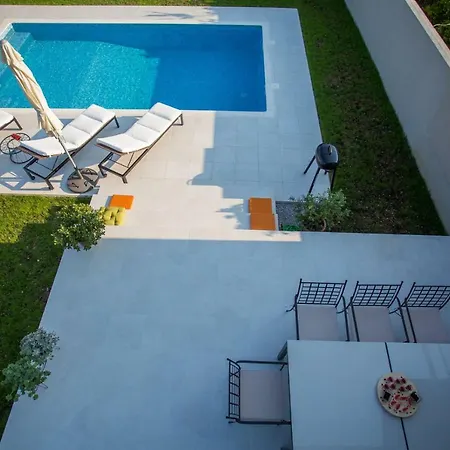Elysium - Family House With Heated Pool