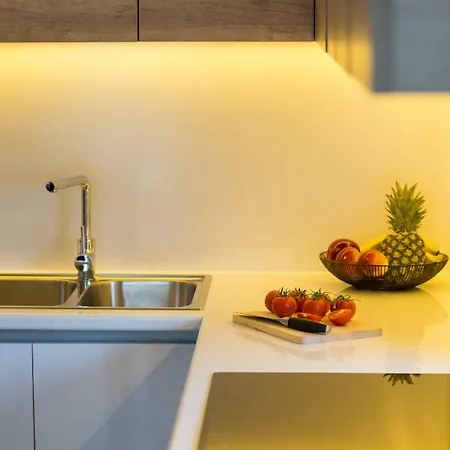 Elysium - Family House With Heated Pool * Kastela
