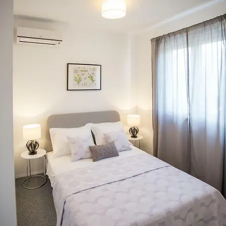 Elysium - Family House With Heated Pool Vila *