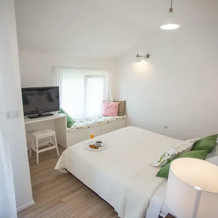 Vila Elysium - Family House With Heated Pool