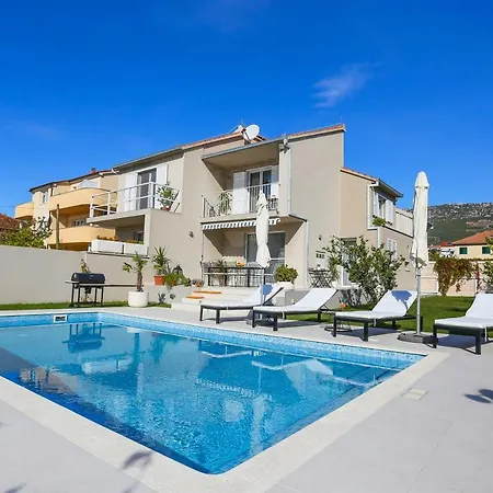 Elysium - Family House With Heated Pool *
