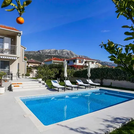 Elysium - Family House With Heated Pool Vila *